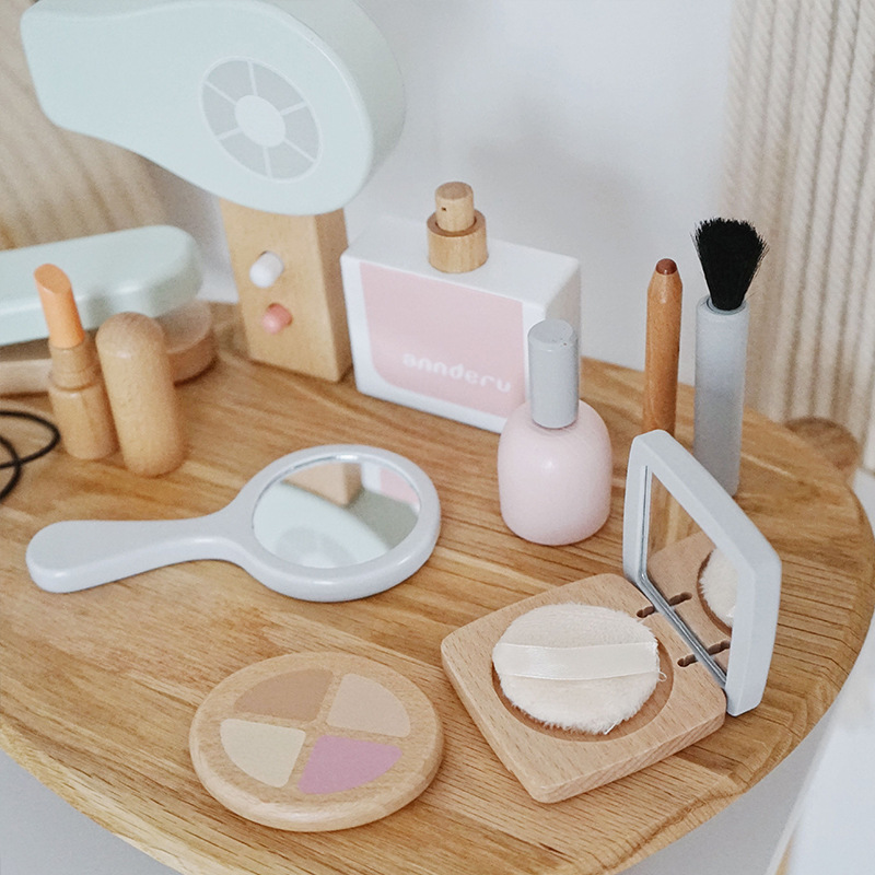 ชุดของเล่นแต่งหน้าจำลองไม้สำหร - Beauty Makeup Set For Kids บทวิจารณ์และราคา