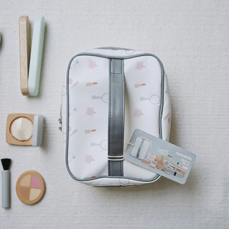ชุดของเล่นแต่งหน้าจำลองไม้สำหร - Beauty Makeup Set For Kids บทวิจารณ์และราคา